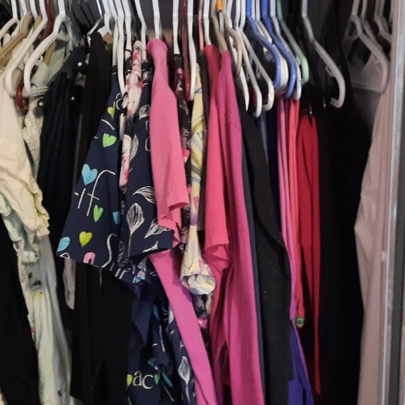 Nurse Scrub Uniforms - Picture 3 of 4